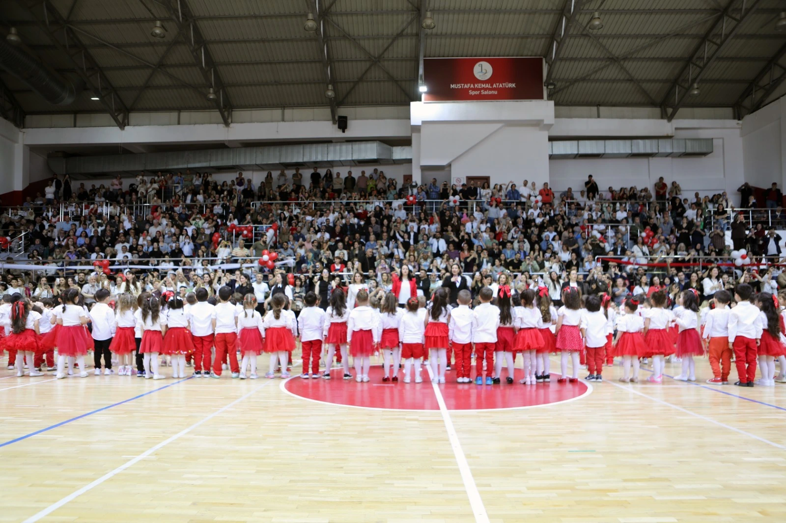 BayraklÄ±âda 23 Nisan ProgramlarÄ± ÃocuklarÄ±n YoÄun KatÄ±lÄ±mÄ±yla Devam Ediyor (4)-1776867690174.webp